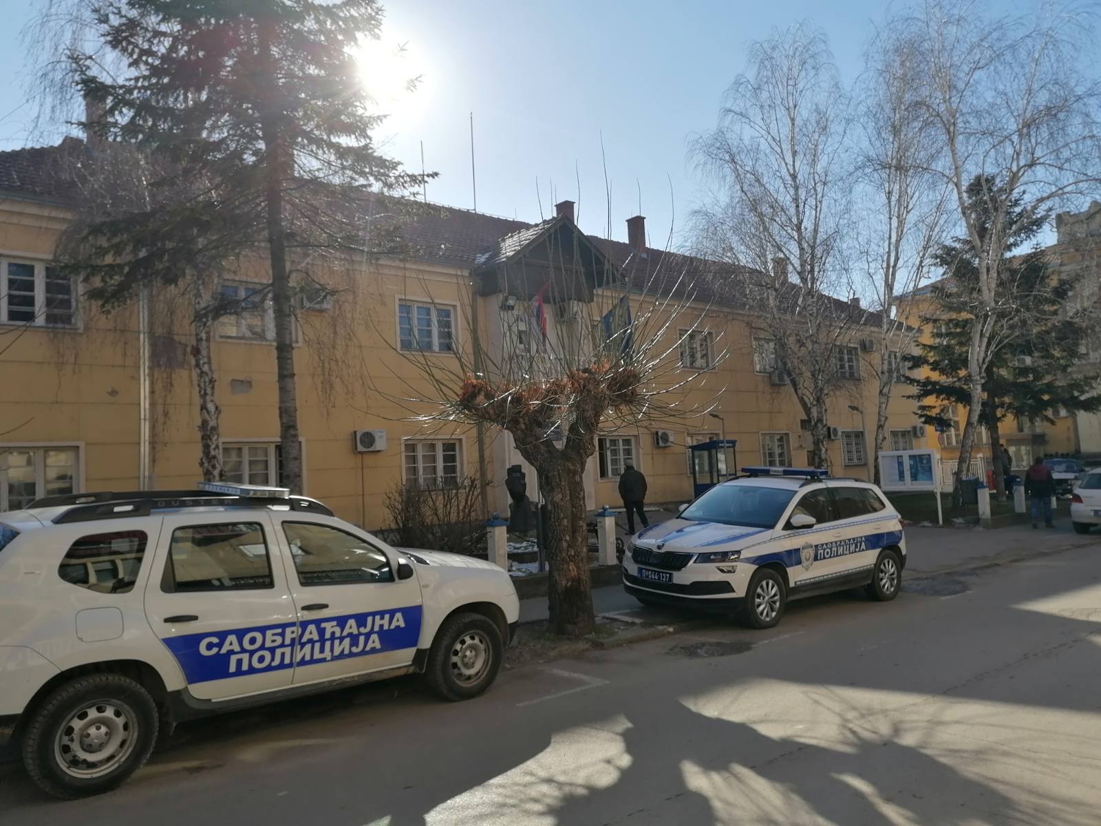 Obijena kuća u selu načelnika policije