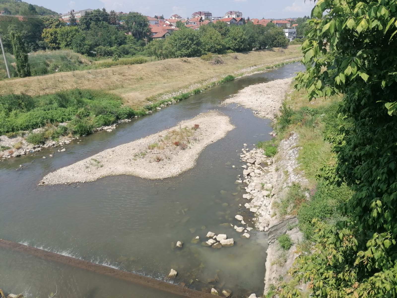 Ispod mosta skoro da nema Toplice