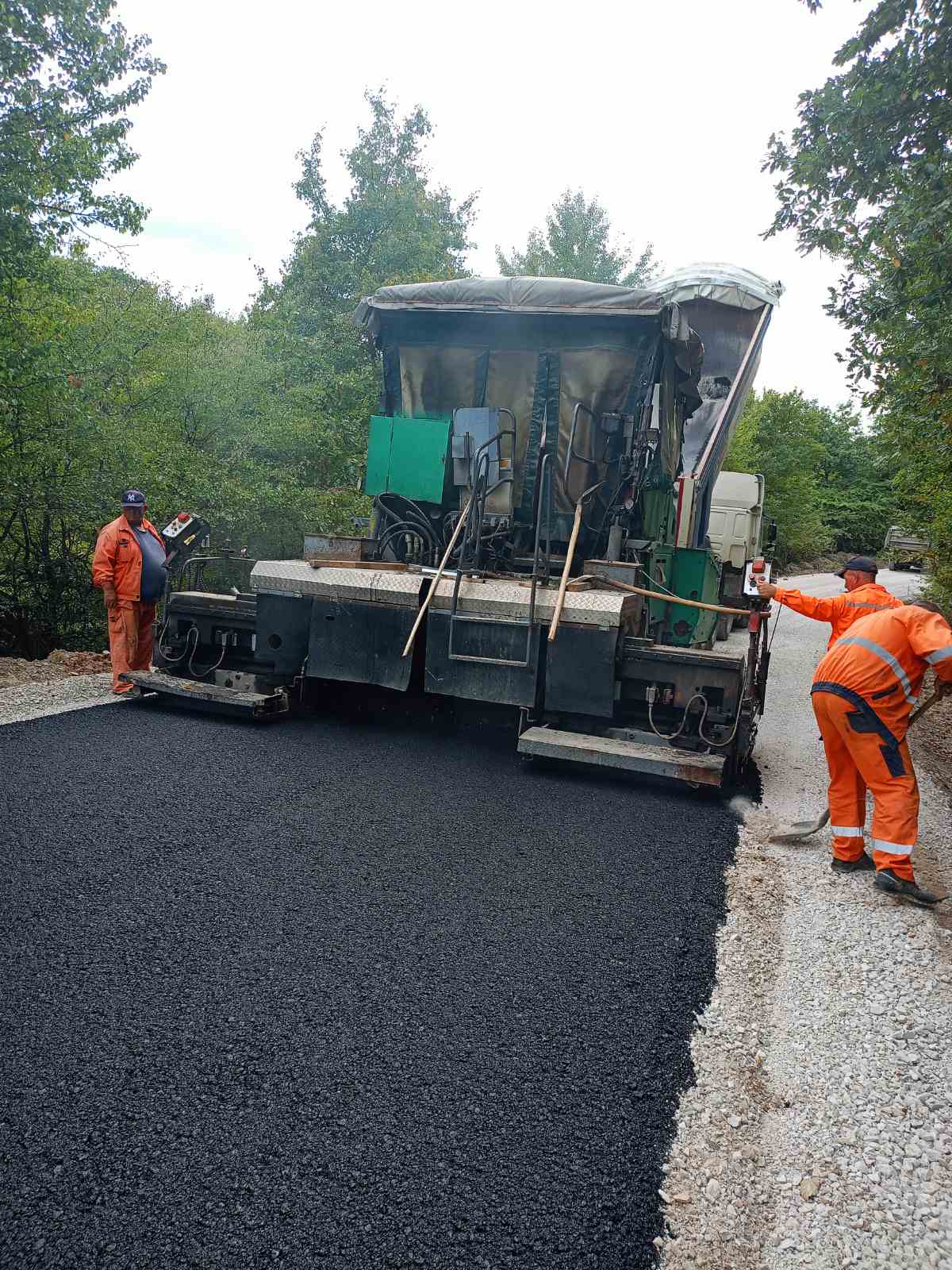 Asfaltira se dva kilometra u Stražavi, biće otežan saobraćaj