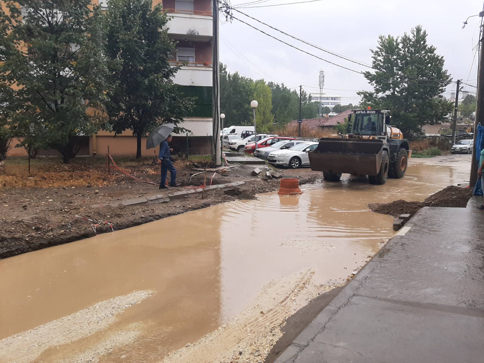 Vode skoro nema na česmama, a na ulici u izobilju