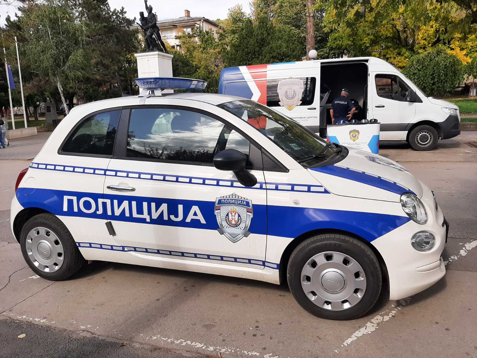 Policajac čuvar bezbednosti, ili propisa?