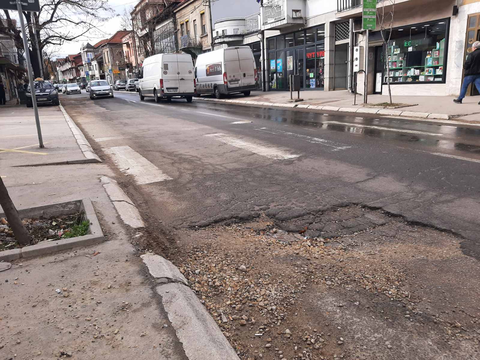 Rupe u Ulici Ratka Pavlovića zaboravljene, čekaju novu nabavku